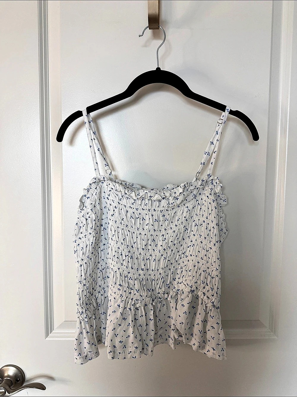 Free Assembly Smocked Top with Peplum Hem Floral Camisole White & Blue XL - Picture 1 of 10
